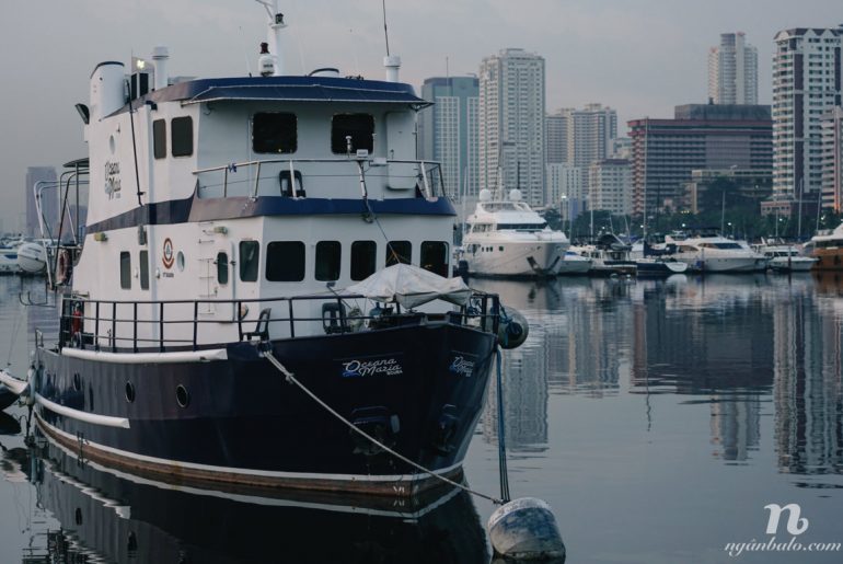 Ngắm hoàng hôn ở Vịnh Manila và thưởng thức món salad cá sống Kinilaw