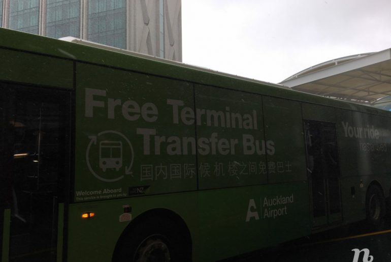 Cách đi xe buýt từ sân bay quốc tế đến nội địa ở Auckland, New Zealand