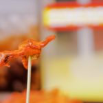 Khám phá ẩm thực đường phố "Gà con chiên giòn" ở khu chợ Quiapo, Manila