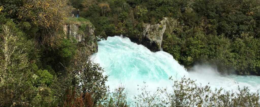 Road Trip vòng quanh New Zealand (7): Ghé thăm Taupo và thác Huka