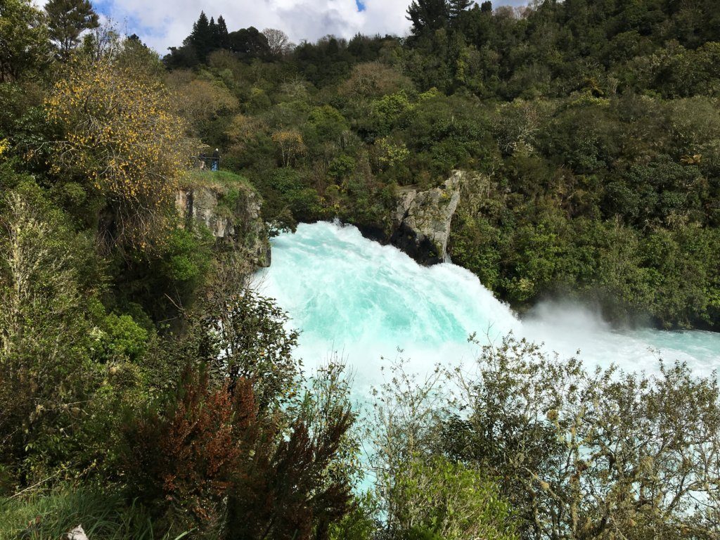 Road Trip vòng quanh New Zealand (7): Ghé thăm Taupo và thác Huka