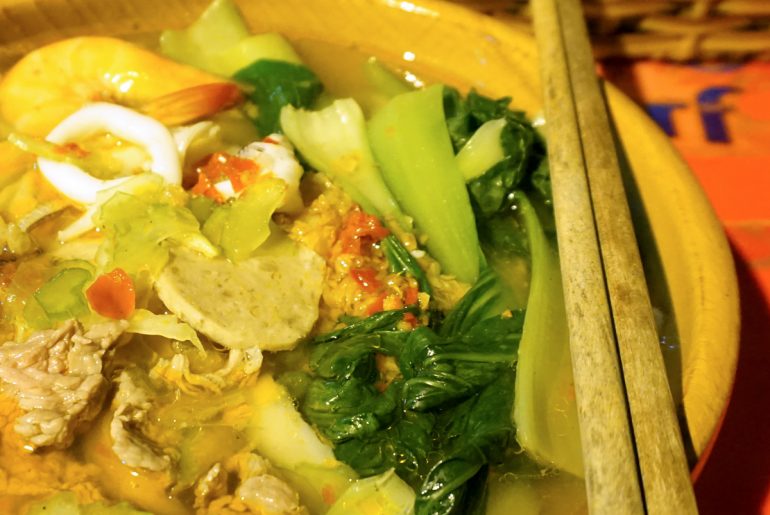 Mì Gọt độc lạ ở Sài Gòn