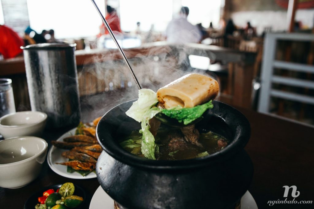 Ăn gì ở Tagaytay? Canh Bulalo và Cheesecake!