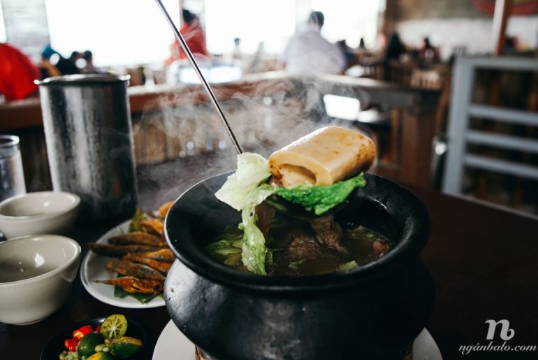 Ăn gì ở Tagaytay? Canh Bulalo và Cheesecake!