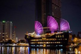 Ăn tối và ngắm cảnh Sài Gòn về đêm trên du thuyền