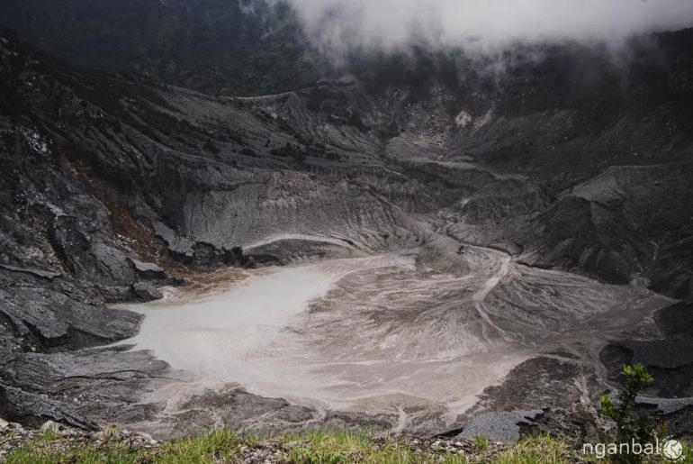 Núi lửa Tangkuban Perahu và thác Curug Cimahi ở Bandung